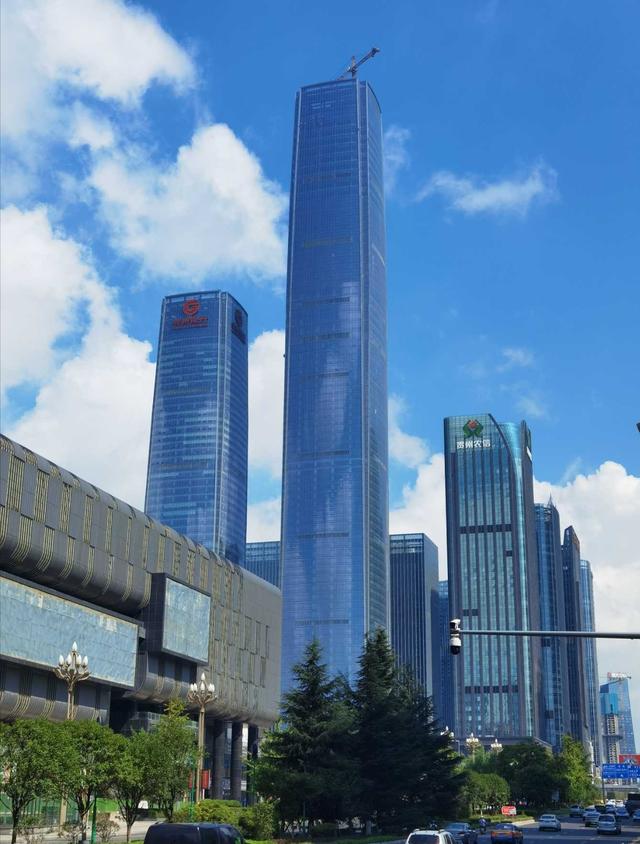 未来西部十大超级摩天楼—入围门槛超400米，镐蓉渝昆筑项目位列