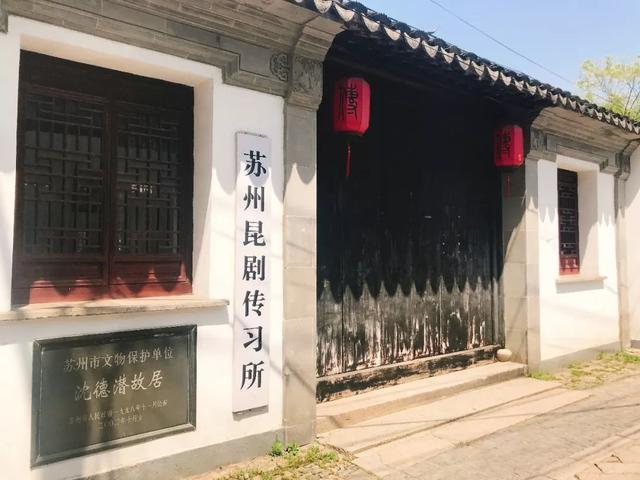 昆剧旦角化妆摄影图片