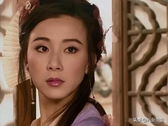大陶红:折腾脸后颜值大跌的8位女星：多数已过气，有人嘴都歪了