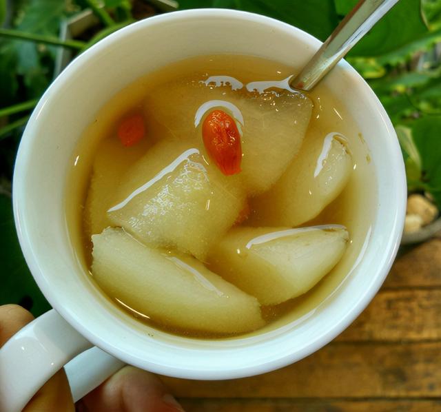 家里有梨别再直接吃了，教你4种简单的做法，孩子天天吃也不腻