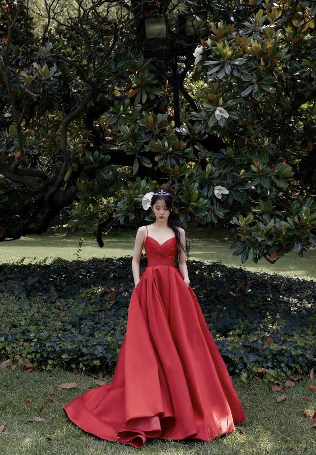 「知识分享」女星晚礼服的微博(女明星晚礼服热搜)