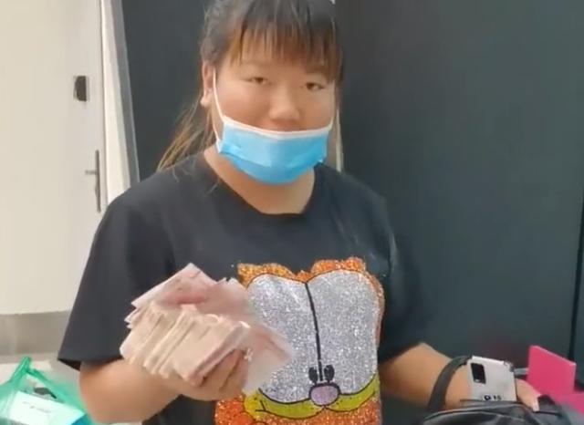 吉林松原：家中失火18万现金被烧，女主人崩溃拿火烧残币找银行