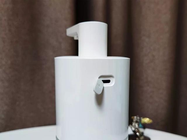 米家自动洗手机pro，伸手自动出泡沫，还新增了科学洗手提醒