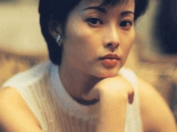 出乎意料,《永不瞑目》上映后大火,袁立还凭借欧阳兰兰一角斩获了第18