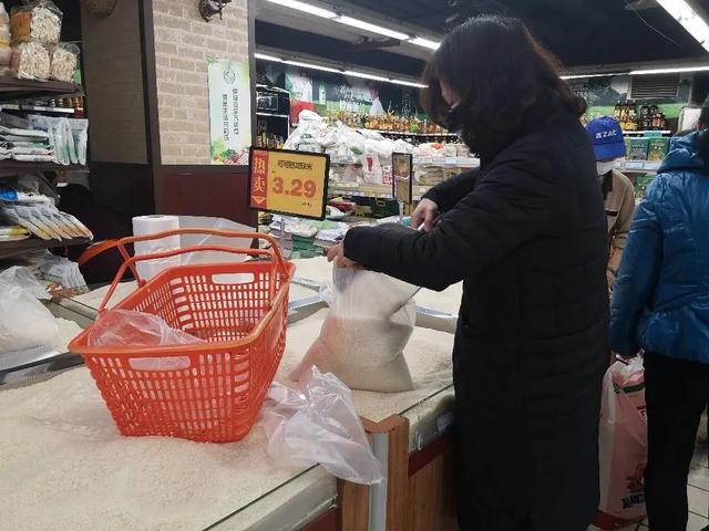 海底捞关闭300门店，鸿星尔克日掉粉近万，新消费兴趣点在哪里？