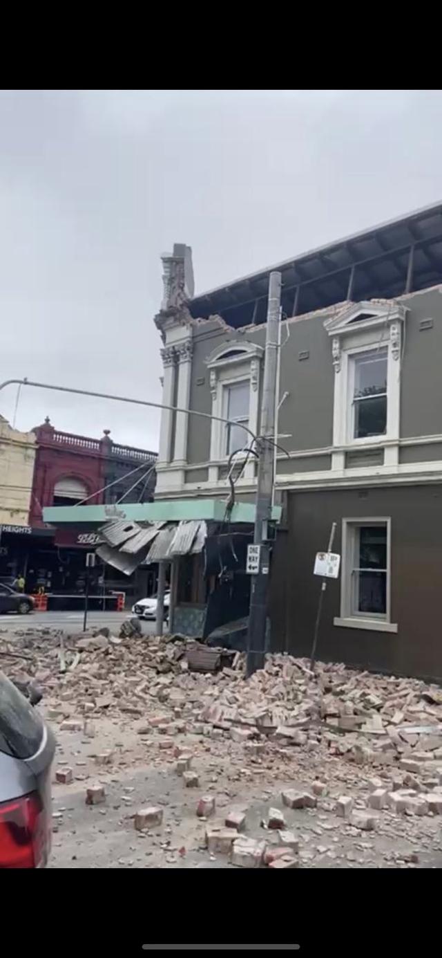 澳大利亚发生强烈地震，极为接近墨尔本！建筑物损毁，震级很罕见