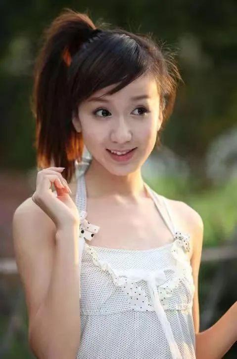 脸部僵硬,下巴尖,面部状态不好,"整容脸"充斥着大屏幕