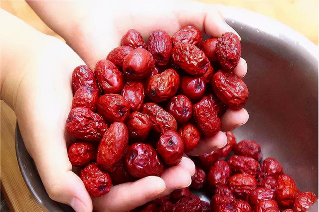 平安健康过冬天，多让家人吃“三红”