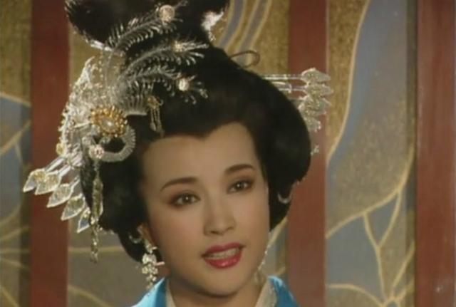 明明“廉颇老矣”，非要“尬演少女”的5大女星，羞不羞？