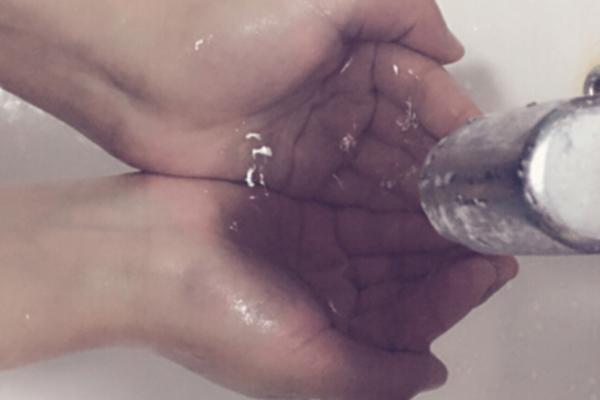 指甲上的月牙少，代表身体不健康？为什么有的人多，有的人少？