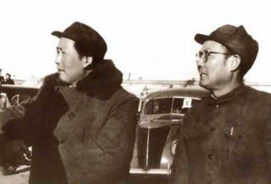 毛主席临终前接见叶剑英，在其手背上点了几下，留下了无声的遗嘱