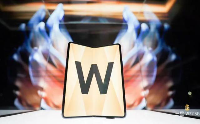 三星发布顶级折叠屏手机，比iPhone  13 Pro  Max贵，网友：还没华为贵