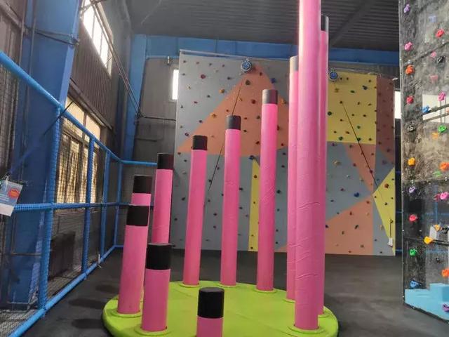 梅花桩,翻滚独木桥…攀岩三剑客:旋转滑梯神秘新伙伴冲鸭!