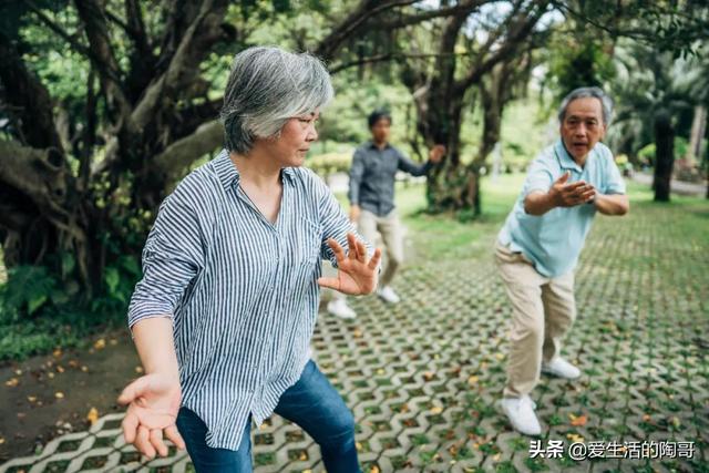 60岁是养寿的黄金期，4件事常做到，5种营养也要记得补，健康长寿