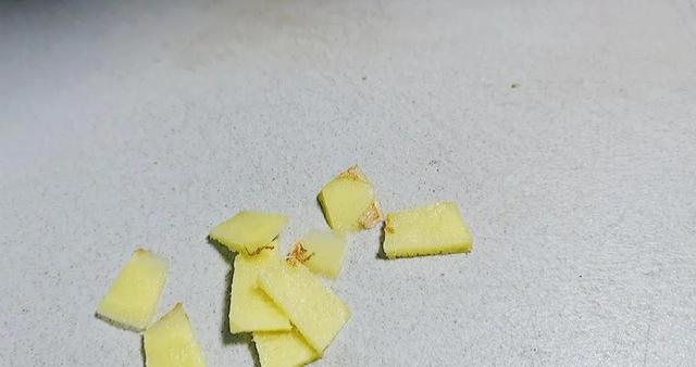 深秋已到，再忙也要给家人喝这道润肺汤，润肺去秋燥，顺利过秋天