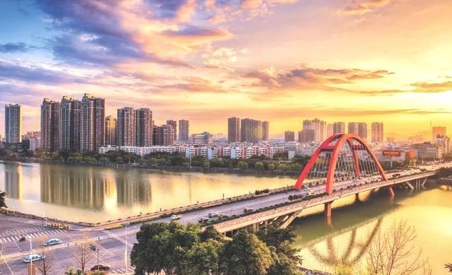 宜宾破2000亿，德阳领先南充！四川21市三季度GDP出炉