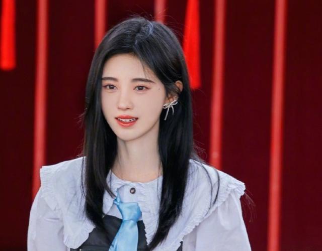 鞠婧祎身高是162吗_鞠婧祎的身材照片