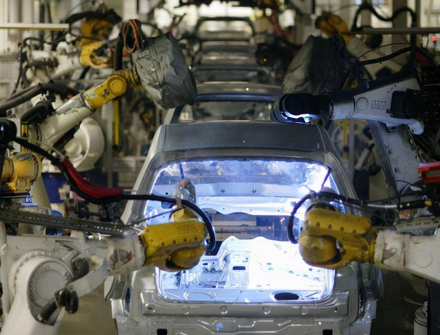 世界顶峰的汽车生产基地，16秒生产一辆，6000个智能机器人