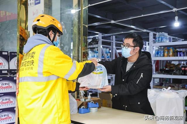 产品经理转型开“闪店仓”：月入12000单，站稳即时零售新风口