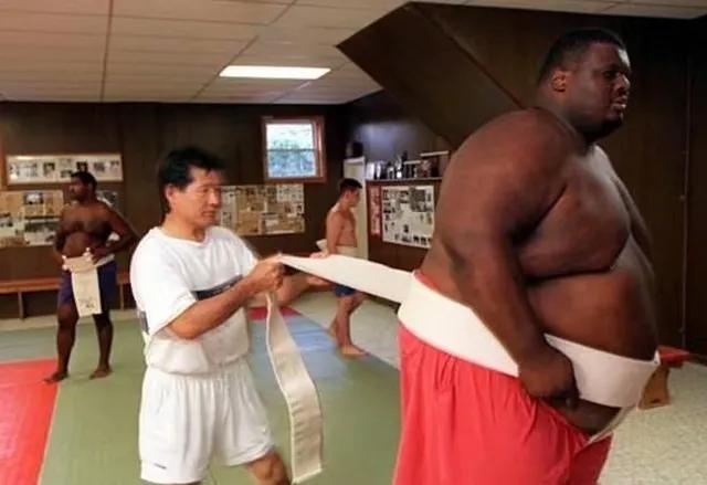 日本 相撲之王 身價千萬 娶嬌妻後1年離世 今妻子卻無人敢娶 中國熱點