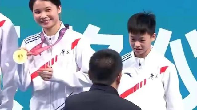 全红婵集万千宠爱于一身！恩师却不让她接受采访，3原因体现伟大
