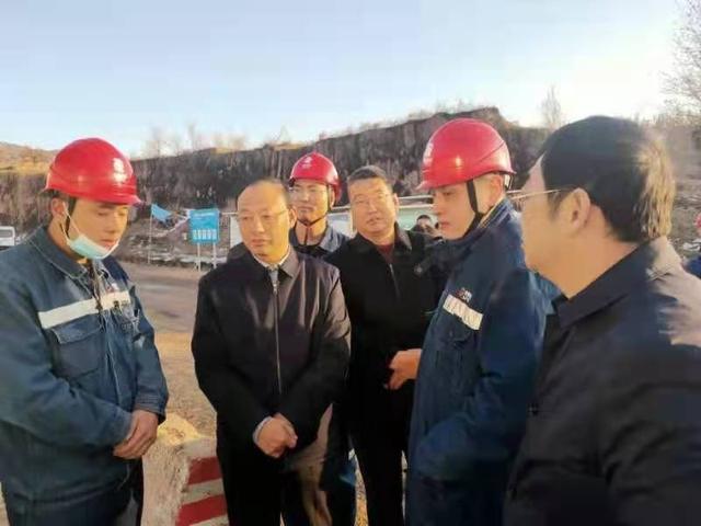尾矿库安全超高示意图