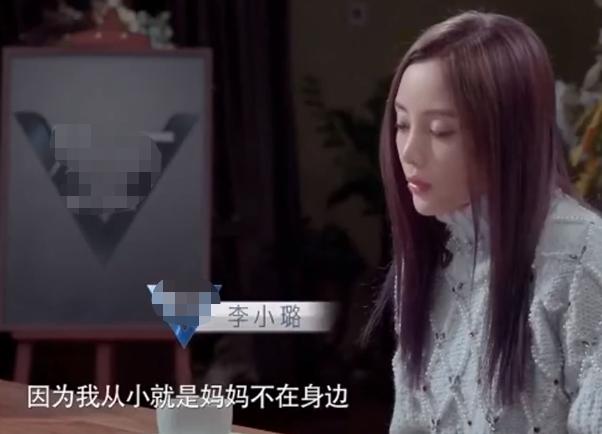 李小璐整容:李小璐与朋友聚餐，下巴突兀被疑又整容，戴定制项链镶满耀眼钻石