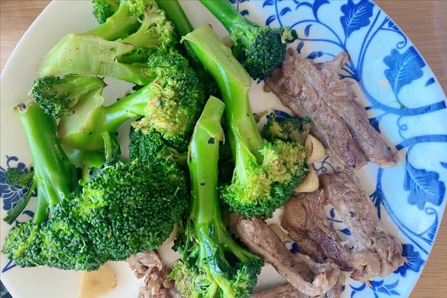 同时满足“开心”和“活着”，突然发现“吃”才是治愈一切的良药