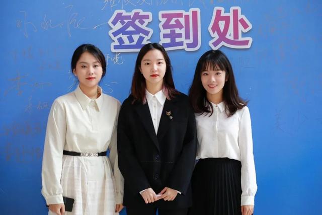 全网热议！5名女大学生将苹果公司告上法庭，相关词条冲上热搜第一！