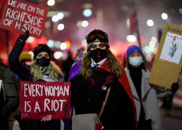 波兰实行最严堕胎法案，婴儿先天缺陷医生不敢堕胎，悲剧了