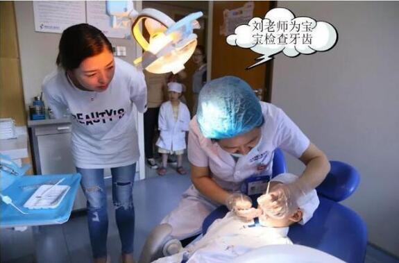 牙医：别给孩子买这种牙膏，刷不干净还浪费钱，选牙膏注意这3点