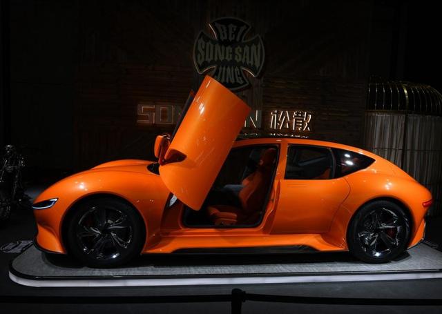 松散机车整了一台“保时捷”，续航可达800km，3.8S即可破百