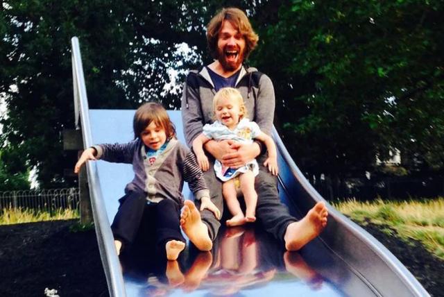 不上学，不吃药，不打疫苗，英国夫妇育儿方法震惊全国