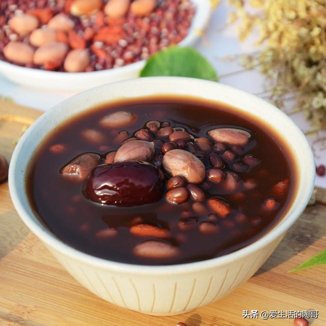 冬天养生，女人要多喝3道汤，温暖身体，补气血，面如桃花过寒冬