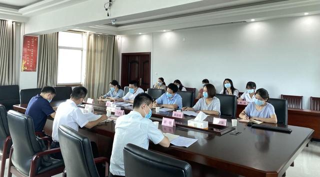 岳阳县委常委、组织部长冯建军调研指导团县委、县妇联工作