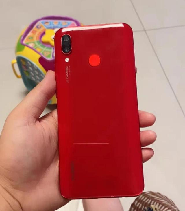 3年前的华为nova3，6+128G现在不足千元，难道不香吗？