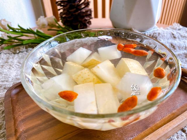 入秋后，把白萝卜和雪梨一起煮，每天喝一碗真实用，长见识了