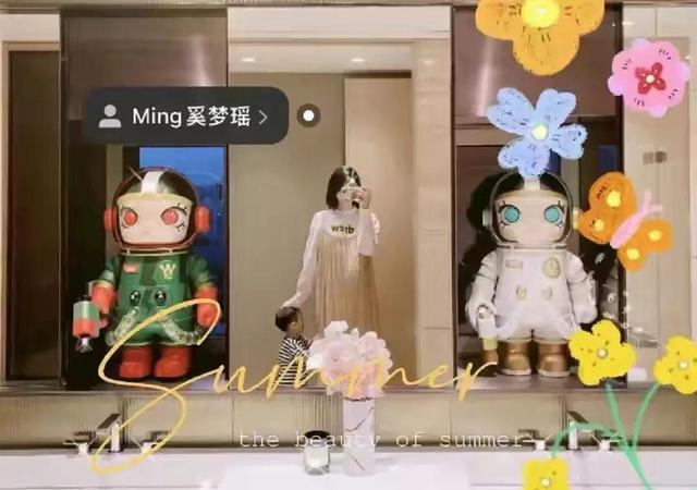 郭碧婷一家坐千万豪车真酷！把自己穿成大妈，抱女儿累得直不起腰