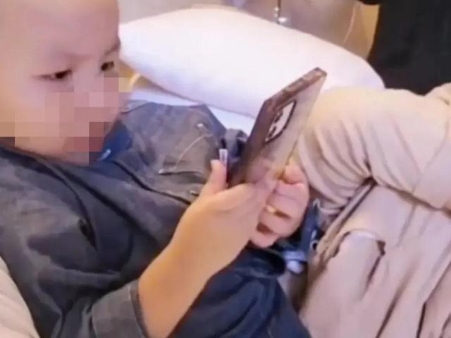 “错换”事件流量满满，热度不减，是否因忙碌疏忽孩子教育？