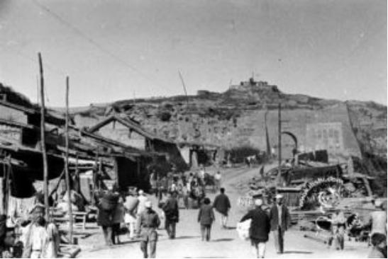 1947年蒋介石来到延安 并在毛主席的窑洞里住了一晚 却一夜未眠 全网搜