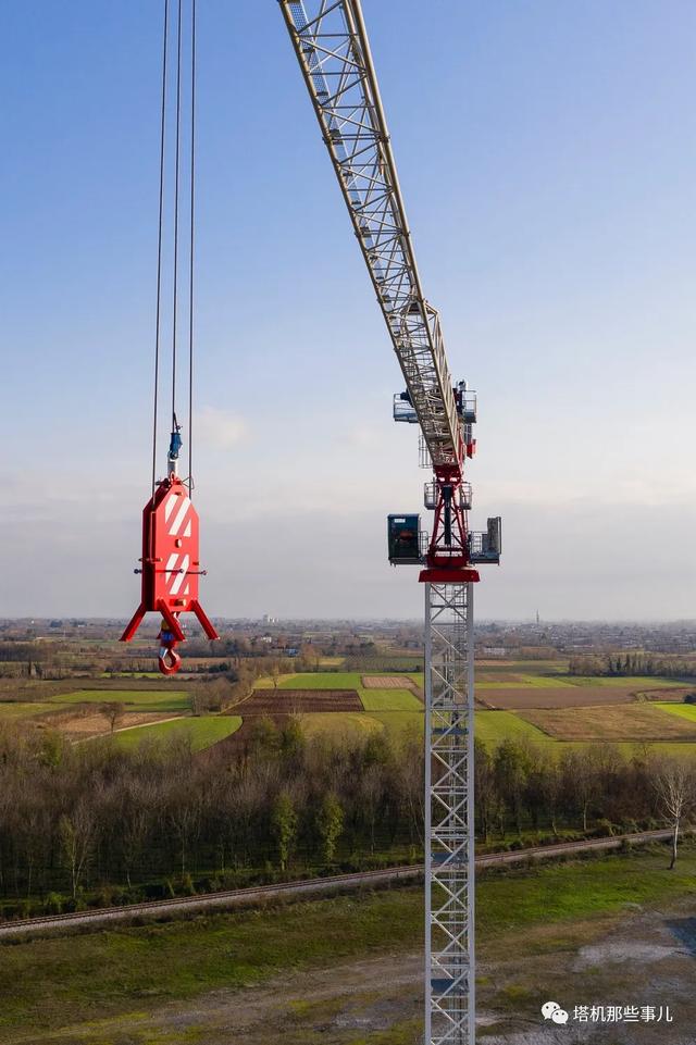 特雷克斯液压式动臂塔式起重机