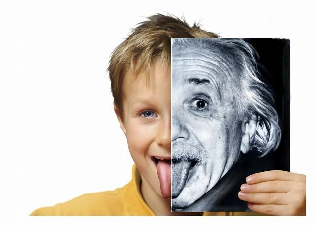 孩子的智力到底随爸还是随妈？学霸父母养出学渣娃，不是孩子的错