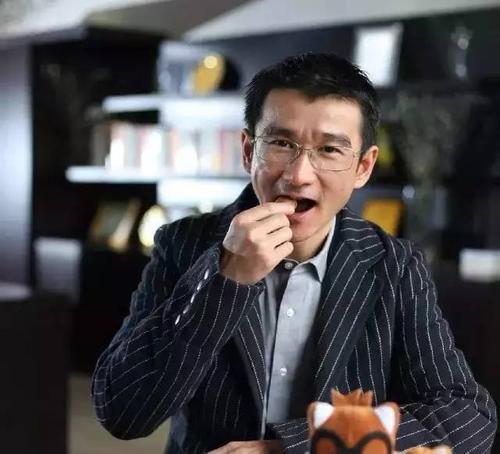 松鼠老爹章燎原：一袋坚果起家，从街头“小混混”到亿万富豪