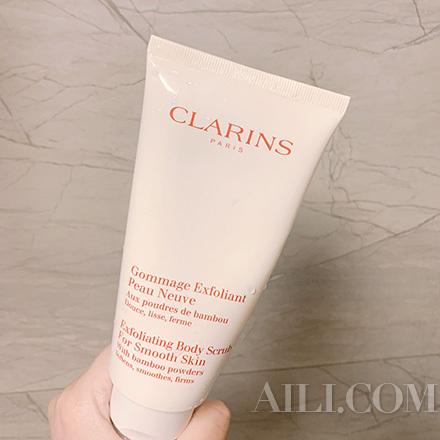 胳膊肘上起了一片一片的像鸡皮疙瘩