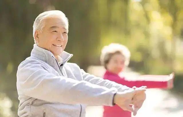 男性过了65岁后，若还能坚持做好这4件事，或说明体质还不错