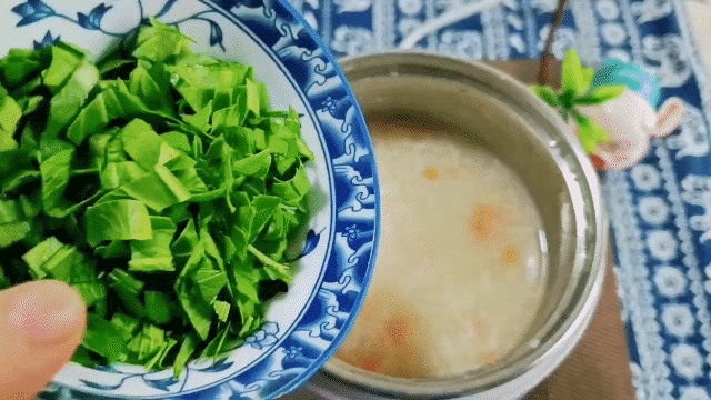 入秋后给孩子煮粥有窍门，记住3点，驱寒暖胃又营养，助力成长