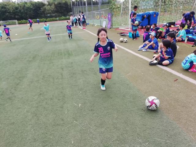 日本娃，在俺们的土地上锻炼身体