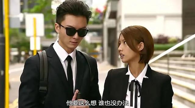 丈夫公开和绯闻女演员走红毯，全网劝离的这位女明星，为什么不离