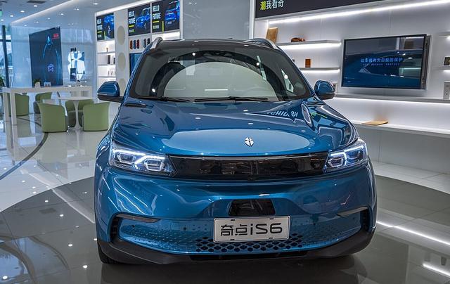 四年花80亿只造了两辆概念车，而且连车门拉手都是用胶布粘住的