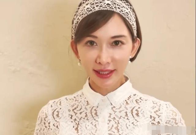 46岁林志玲婚后罕见露面，身材暴瘦脸部变形，女神终于老了